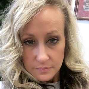 Meet your Posher, Lora